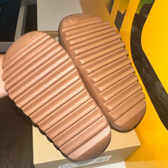 NWT Yeezy flax slide - Picture 3 of 8